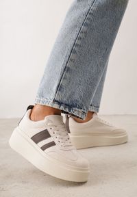 Born2be - Beżowo-Brązowe Sneakersy Kultowe Tenisówki na Platformie z Koturnem Elisara. Okazja: na spacer. Kolor: brązowy. Materiał: jeans. Obcas: na koturnie. Sport: turystyka piesza #7