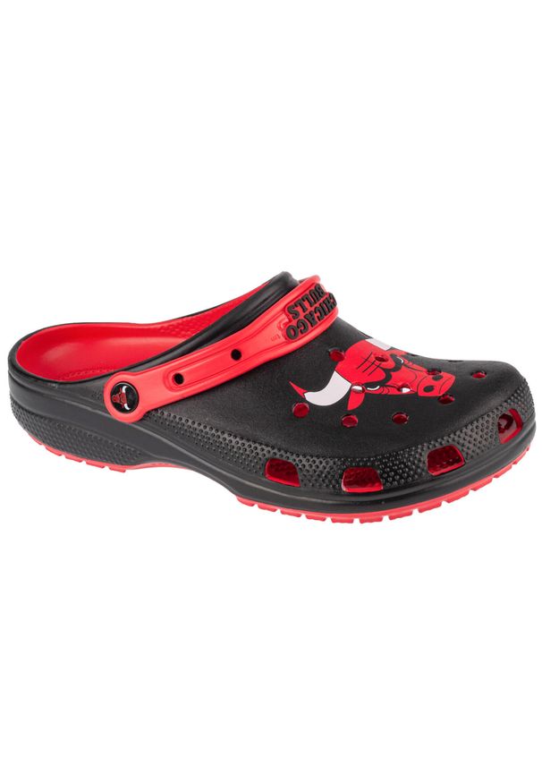 Buty do chodzenia męskie Crocs Classic Nba Chicago Bulls Clog. Zapięcie: bez zapięcia. Kolor: czerwony, wielokolorowy, czarny. Materiał: materiał, syntetyk. Szerokość cholewki: normalna. Sport: turystyka piesza