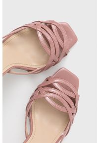 Marella sandały BOLOGNA kolor różowy. Zapięcie: klamry. Kolor: różowy. Materiał: skóra, materiał. Wzór: gładki. Obcas: na obcasie. Wysokość obcasa: średni #4