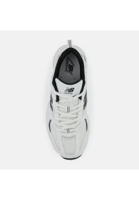 New Balance 530 MR530EWB Sneakersy unisex. Kolor: biały. Materiał: materiał, syntetyk. Szerokość cholewki: normalna #2