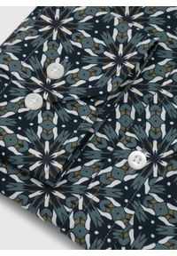 Pako Lorente - PAKO LORENTE – Koszula męska P22WF-1X-017-Z-S. Typ kołnierza: kołnierzyk klasyczny. Materiał: bawełna, elastan. Długość rękawa: długi rękaw. Długość: długie. Styl: klasyczny #5