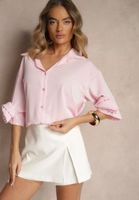 Renee - Różowa Koszula Ozdobiona Kwiatami 3DTenisela. Okazja: na co dzień. Typ kołnierza: kołnierzyk klasyczny. Kolor: różowy. Materiał: jeans. Wzór: aplikacja, kwiaty. Styl: klasyczny, casual
