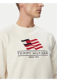 TOMMY HILFIGER - Tommy Hilfiger Bluza Main Flag MW0MW43383 Beżowy jasny Regular Fit. Kolor: beżowy. Materiał: bawełna #4