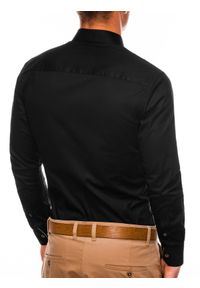 Ombre Clothing - Koszula męska z kontrastowymi guzikami SLIM K302 - czarna - XL. Kolor: czarny. Materiał: elastan, bawełna. Wzór: aplikacja