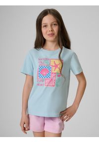 4f - 4F T-shirt regular z nadrukiem dziewczęcy - niebieski 134 (8-9 lat). Okazja: na uczelnię, na co dzień. Kolor: niebieski. Materiał: materiał, bawełna, dresówka, dzianina, skóra. Wzór: nadruk. Sezon: lato. Styl: klasyczny, casual #1