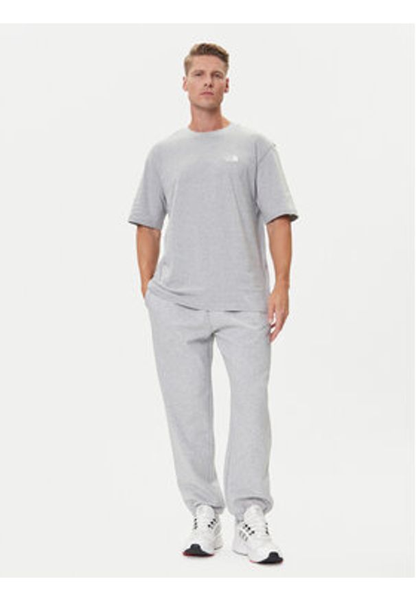 The North Face T-Shirt Simple Dome NF0A87NR Szary Oversize. Kolor: szary. Materiał: bawełna