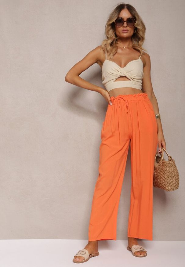 Renee - Pomarańczowe Spodnie Karrill. Kolor: pomarańczowy. Materiał: wiskoza. Długość: długie. Sezon: lato. Styl: elegancki