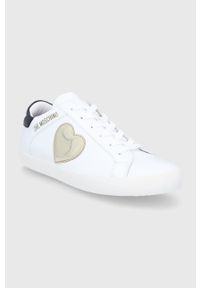 Love Moschino buty kolor biały na płaskim obcasie. Nosek buta: okrągły. Zapięcie: sznurówki. Kolor: biały. Materiał: guma. Obcas: na obcasie. Wysokość obcasa: niski