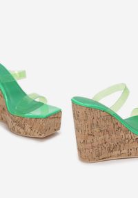 Born2be - Zielone Klapki Athol. Nosek buta: otwarty. Kolor: zielony. Materiał: materiał. Wzór: paski. Obcas: na koturnie #2