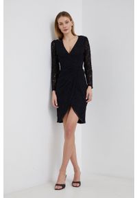 BARDOT - Bardot Sukienka kolor czarny mini dopasowana. Kolor: czarny. Długość rękawa: długi rękaw. Typ sukienki: dopasowane. Długość: mini