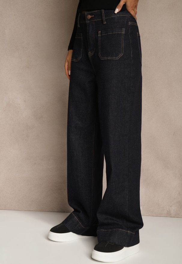 Renee - Granatowe Szerokie Jeansy z Bawełną High Waist Ozdobione Kieszeniami Lalla. Stan: podwyższony. Kolor: niebieski. Wzór: aplikacja. Styl: elegancki