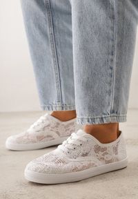 Renee - Białe Koronkowe Tenisówki Taralita. Kolor: biały. Materiał: koronka. Wzór: koronka. Styl: boho #3