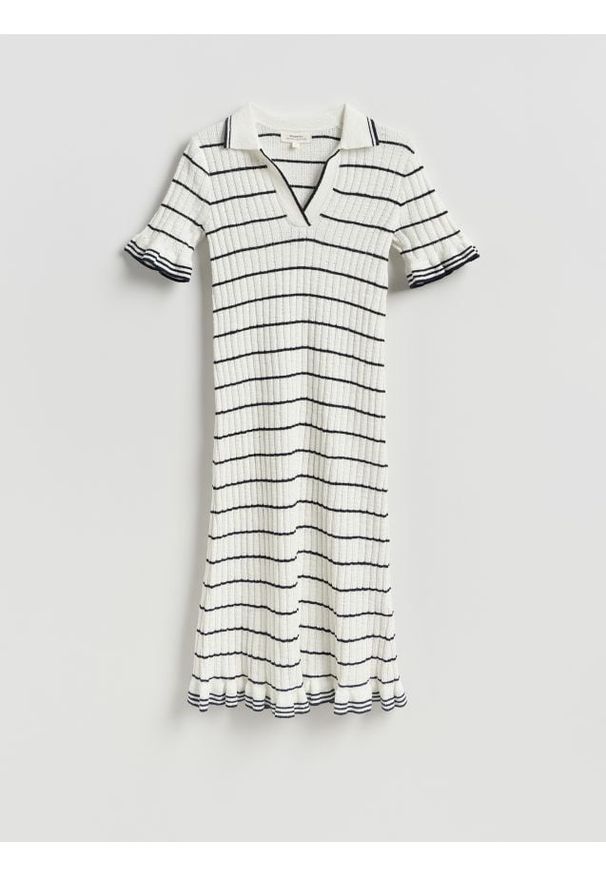 Reserved - Sukienka polo - biały. Typ kołnierza: polo. Kolor: biały. Materiał: dzianina, bawełna