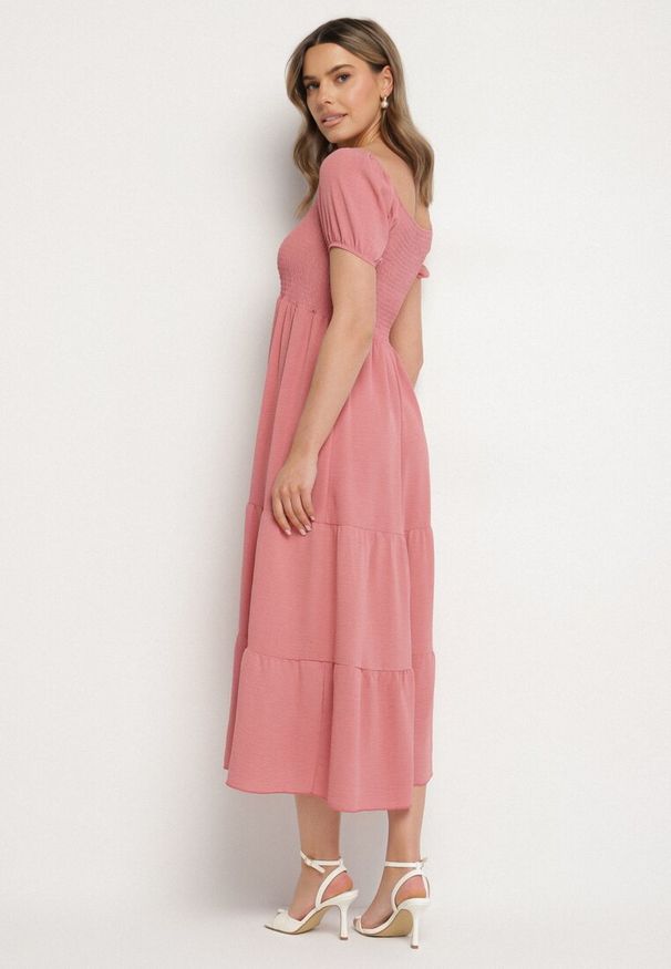 Born2be - Ciemnoróżowa Rozkloszowana Sukienka z Dekoltem Typu Hiszpanka z Marszczeniem Lumorice. Okazja: na co dzień. Typ kołnierza: dekolt hiszpanka. Kolor: różowy. Styl: casual, elegancki