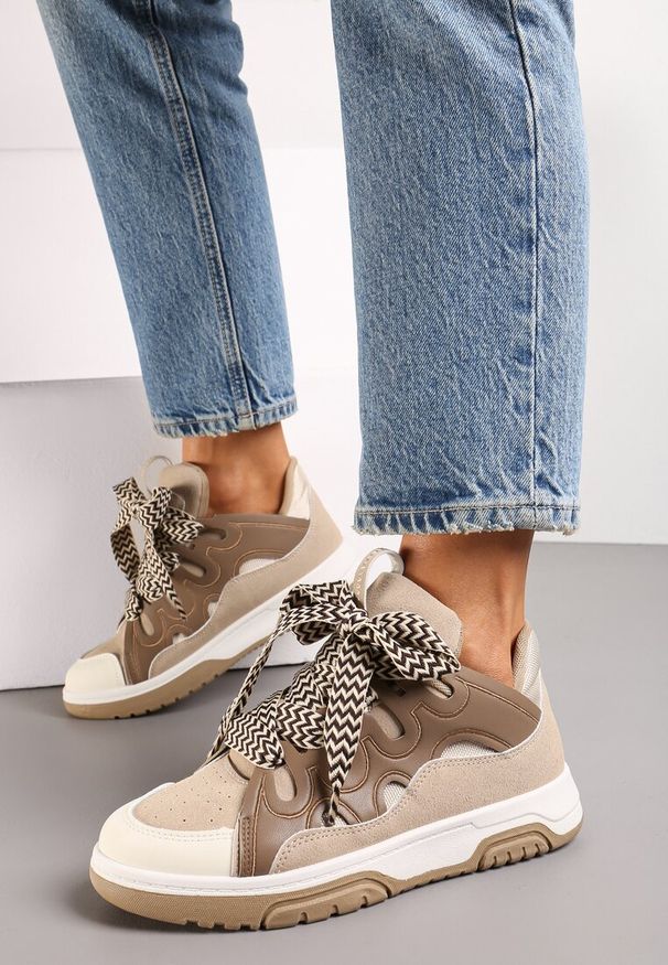 Renee - Ciemnobeżowe Sneakersy z Szerokimi Sznurówkami Nolita. Okazja: na co dzień. Kolor: beżowy