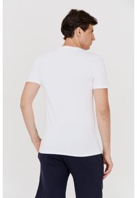 Guess - GUESS T-shirt męski biały z dużym logo. Kolor: biały #2
