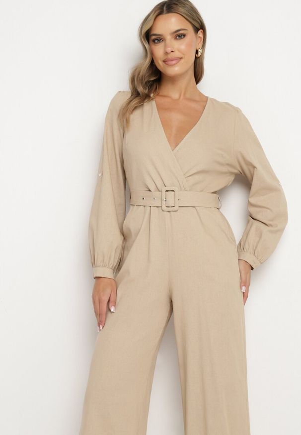 Born2be - Beżowy Bawełniany Kombinezon o Kopertowym Kroju z Paskiem i Gumką w Talii Mirrira. Kolor: beżowy. Materiał: bawełna. Długość rękawa: długi rękaw. Długość: długie. Styl: elegancki, klasyczny