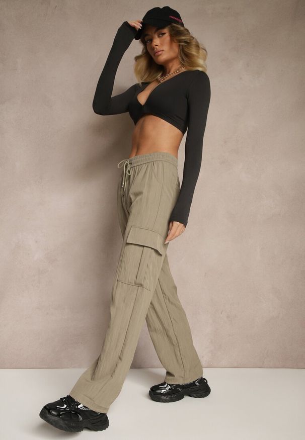 Renee - Zielone Spodnie Cargo z Bawełną o Szerokim Kroju High Waist Mairiora. Okazja: na co dzień. Stan: podwyższony. Kolor: zielony. Materiał: bawełna. Styl: casual