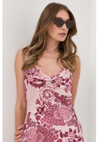 Guess sukienka kolor różowy maxi prosta. Okazja: na co dzień. Kolor: różowy. Długość rękawa: na ramiączkach. Typ sukienki: proste. Styl: casual. Długość: maxi #2