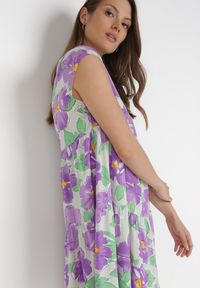 Born2be - Fioletowa Sukienka Taphissis. Kolor: fioletowy. Materiał: tkanina. Długość rękawa: bez rękawów. Wzór: kwiaty. Długość: mini #5