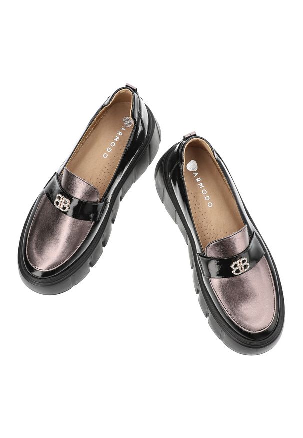 Czarne Półbuty Armodo Eleganckie Wsuwane Obuwie Damskie. Okazja: na co dzień, na spotkanie biznesowe. Zapięcie: bez zapięcia. Kolor: czarny. Materiał: lakier, skóra. Styl: elegancki