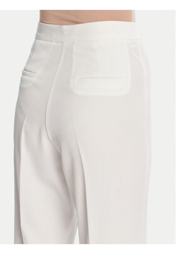 Artigli - ARTIGLI Spodnie materiałowe ACPA000803 058 Biały Regular Fit. Kolor: biały. Materiał: syntetyk