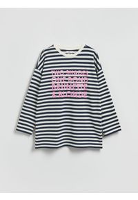 Reserved - Longleeve oversize z nadrukiem - wielobarwny. Materiał: bawełna, dzianina. Wzór: nadruk