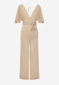 Born2be - Beżowy Długi Kombinezon z Kopertowym Dekoltem i Ozdobnym Wiązaniem Abrarani. Okazja: na spotkanie biznesowe. Kolor: beżowy. Długość: długie. Styl: elegancki, biznesowy #4