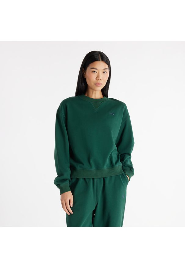 Bluza damska New Balance WT41500NWG – zielona. Okazja: na co dzień. Kolor: zielony. Materiał: tkanina, dresówka, prążkowany, bawełna. Styl: klasyczny, casual