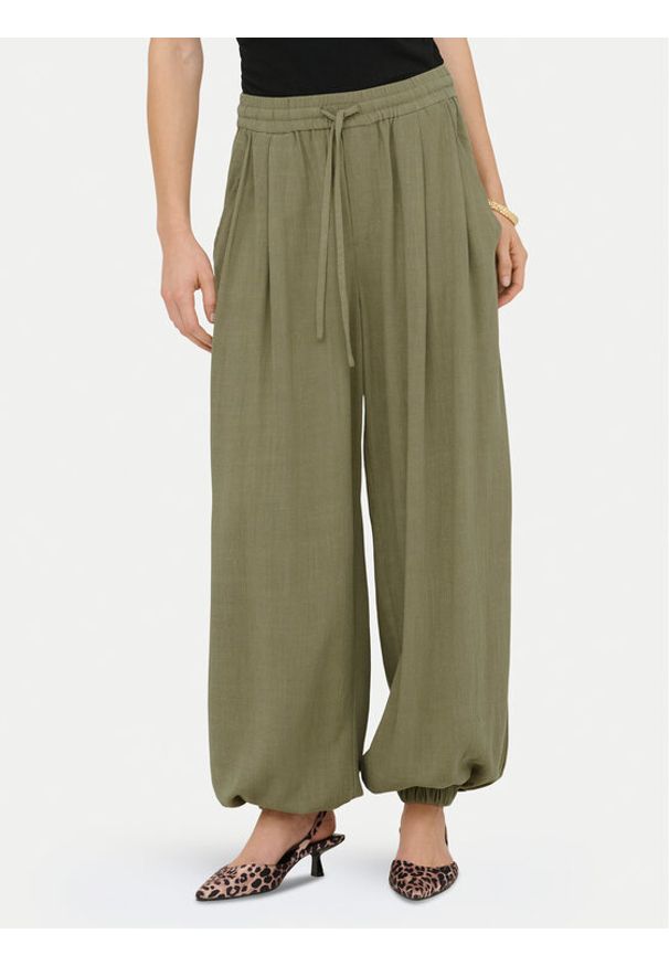 only - ONLY Spodnie materiałowe Siesta 15373197 Khaki Regular Fit. Kolor: brązowy. Materiał: wiskoza