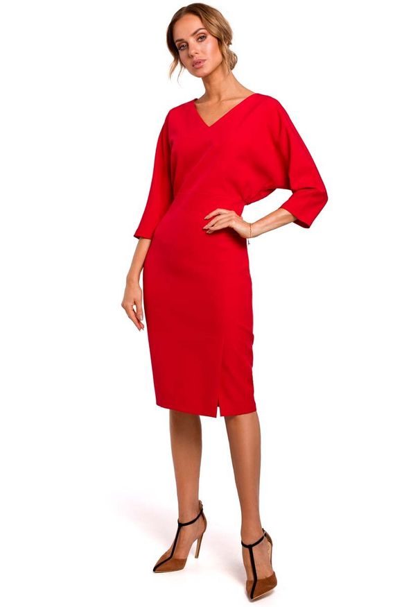 MOE - Czerwona Sukienka Oversize z Ołówkowym Dołem. Kolor: czerwony. Materiał: poliester, elastan. Typ sukienki: ołówkowe, oversize