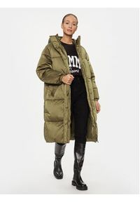 Tommy Jeans Płaszcz zimowy Satin DW0DW16587 Zielony Relaxed Fit. Kolor: zielony. Materiał: syntetyk. Sezon: zima #5