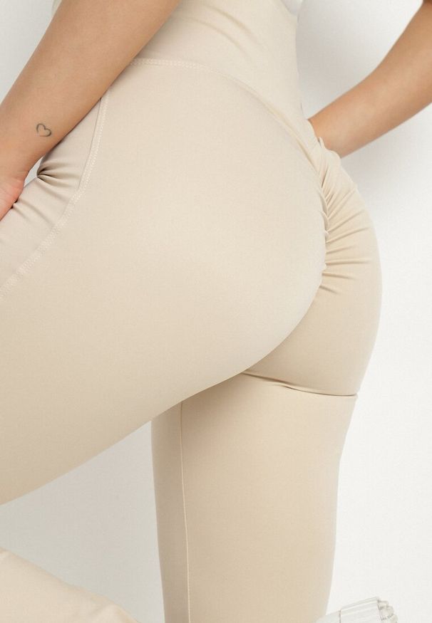 Born2be - Jasnobeżowe Legginsy Typu Dzwony z Wysokim Stanem Orralise. Okazja: na co dzień. Stan: podwyższony. Kolor: beżowy. Styl: casual