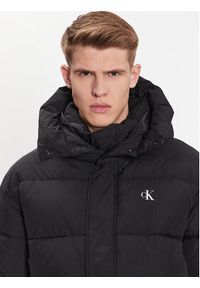 Calvin Klein Jeans Kurtka puchowa J30J323709 Czarny Regular Fit. Kolor: czarny. Materiał: syntetyk, puch