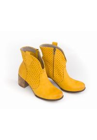Zapato - ażurowe botki na słupku - skóra naturalna - model 502 - kolor żółty. Kolor: żółty. Materiał: skóra. Wzór: ażurowy. Obcas: na słupku #2