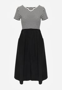 Born2be - Biało-Czarna Rozkloszowana Sukienka z Bawełny Imitująca Bluzkę w Paski i Spódnicę Chathusa. Okazja: na co dzień. Kolor: biały. Materiał: bawełna. Wzór: paski. Sezon: lato. Typ sukienki: rozkloszowane, proste. Styl: casual, klasyczny #3