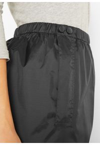 Spodnie przeciwdeszczowe, długie bonprix czarny z nadrukiem. Kolor: czarny. Materiał: materiał, poliamid. Długość: długie. Wzór: nadruk #4