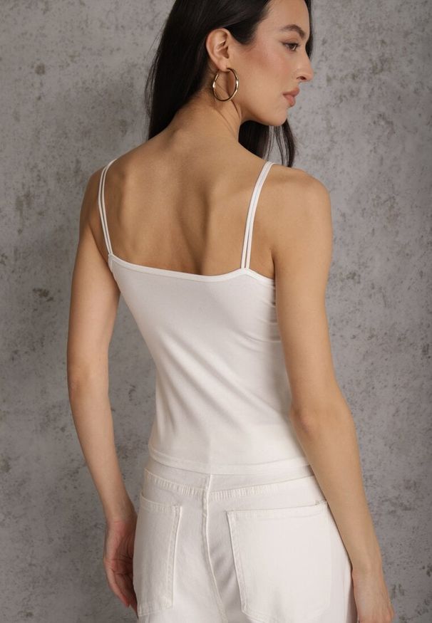 Renee - Biały Top z Wiskozy na Podwójnych Ramiączkach Indrea. Okazja: na co dzień. Kolor: biały. Materiał: wiskoza. Długość rękawa: na ramiączkach. Styl: casual, klasyczny