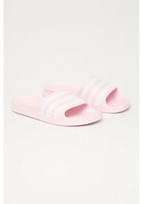 Adidas - adidas - Klapki dziecięce Adilette. Kolor: różowy. Materiał: syntetyk, materiał, guma. Obcas: na obcasie. Wysokość obcasa: niski #5