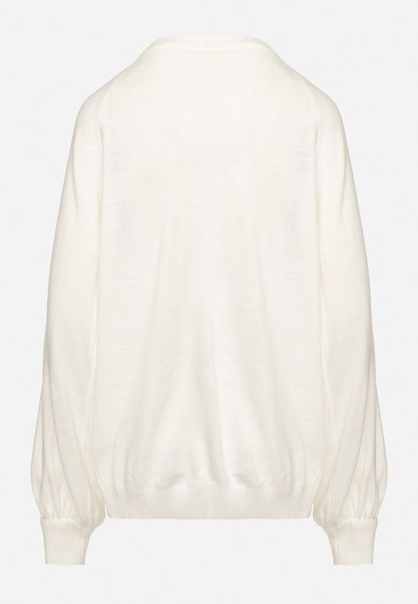 Born2be - Jasnobeżowy Sweter o Kroju Oversize z Szerokimi Ściągaczami Nittia. Okazja: do pracy. Kolor: beżowy. Styl: elegancki