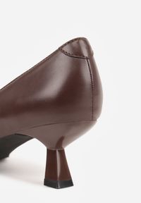 Renee - Brązowe Czółenka Vices na Kaczuszce z Wkładką ze Skóry Naturalnej Nalibre. Okazja: na co dzień, na spotkanie biznesowe. Kolor: brązowy. Materiał: skóra. Obcas: na szpilce. Styl: casual, biznesowy, elegancki #8