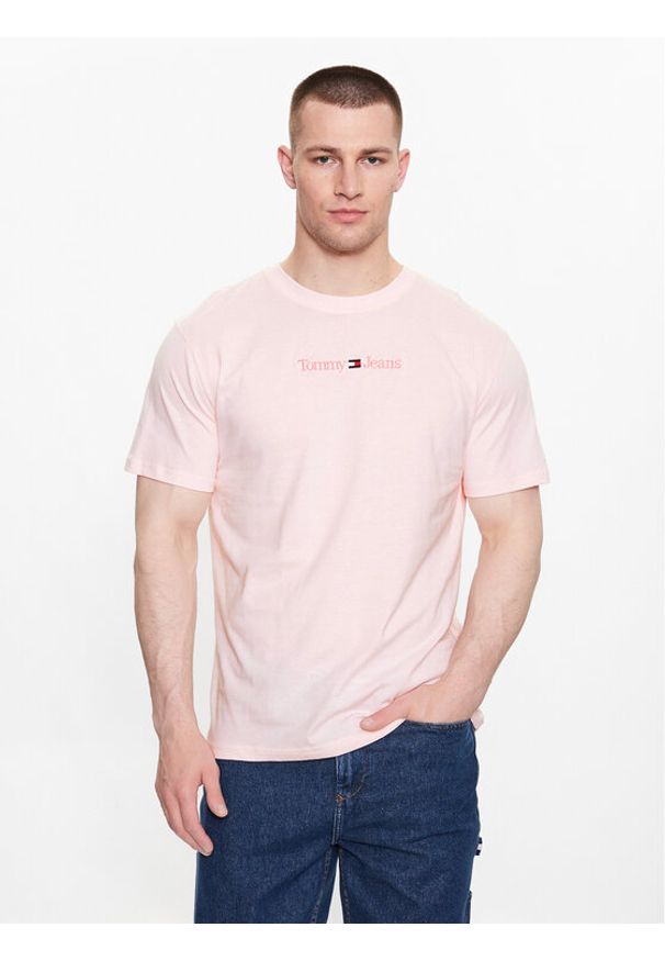 Tommy Jeans T-Shirt DM0DM16825 Różowy Regular Fit. Kolor: różowy. Materiał: bawełna