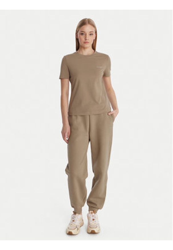 Guess T-Shirt V6RI07 J1314 Beżowy Regular Fit. Kolor: beżowy. Materiał: bawełna