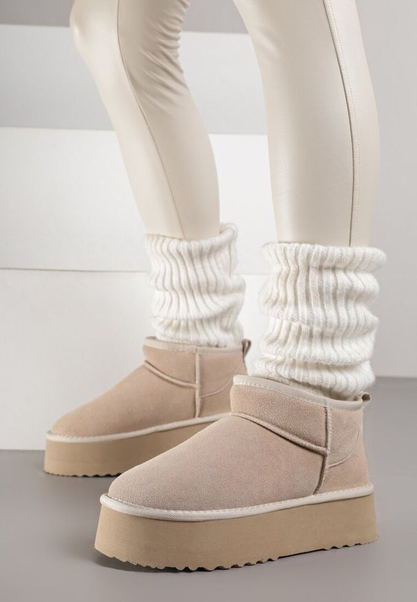 Renee - Beżowe Wsuwane Śniegowce z Zamszu Naturalnego na Grubej Podeszwie Mevilira. Zapięcie: bez zapięcia. Kolor: beżowy. Materiał: zamsz. Styl: elegancki