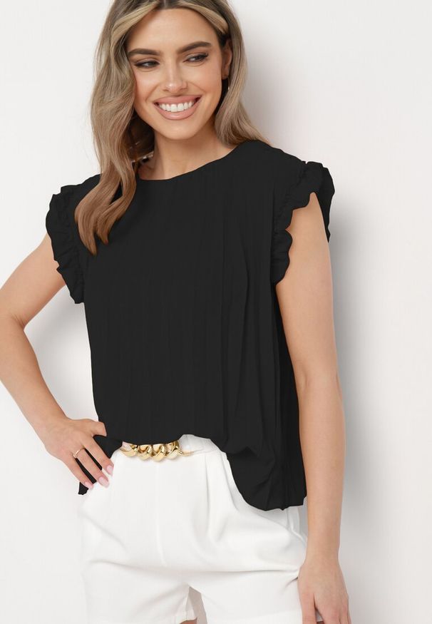 Born2be - Czarna Koszulka Top Plisowany z Krótkim Rękawem Cevaga. Kolor: czarny. Materiał: bawełna. Długość rękawa: krótki rękaw. Długość: krótkie. Styl: klasyczny, elegancki