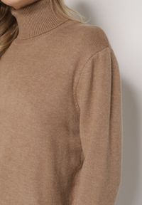 Born2be - Beżowy Casualowy Golf z Wełną o Prostym Kroju Reiselia. Okazja: na co dzień. Typ kołnierza: golf. Kolor: beżowy. Materiał: wełna. Styl: casual #3