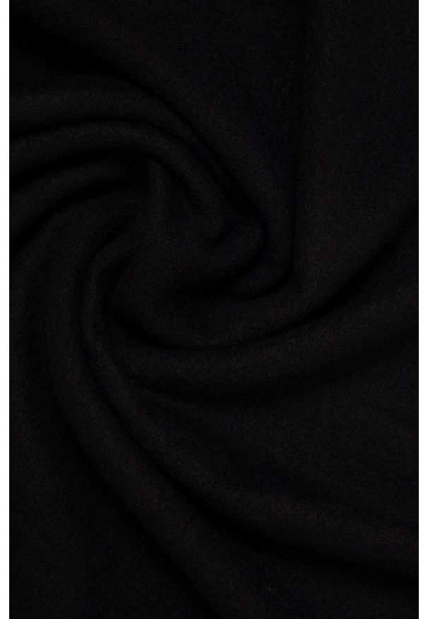 Pieces - Szalik. Kolor: czarny. Materiał: dzianina, poliester