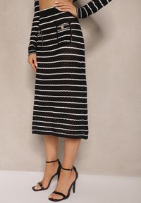 Renee - Czarny Komplet z Dzianiny z Wiskozą w Prążki Kardigan i Spódnica Sepelisse. Kolor: czarny. Materiał: wiskoza, dzianina. Wzór: prążki