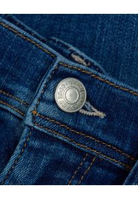 GANT - Jasnoniebieskie jeansy Maxen Active-Recover. Kolor: niebieski #4