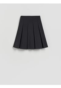 Reserved - Rozkloszowana spódnica midi - zielony. Kolor: zielony. Materiał: dzianina #1